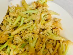 清炒菜花-宾朋海鲜特色美食餐厅·纯手工鲅鱼水饺(兴海路店)