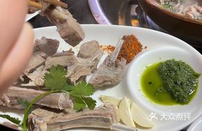 Hand-grabbed Lamb Ribs