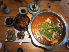-野山舂·贵州现舂酸汤火锅(鸿通城店)