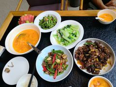 -鱼鲜饭香·招牌汽锅剁椒鱼头王