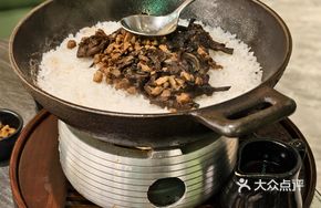 Super Iron Pot Pork and Mushroom Rice