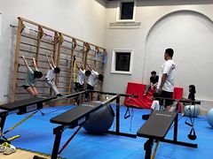 -梦翔龙湖滟澜山游泳俱乐部