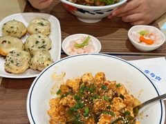 -李与白包子铺(桐梓林店)