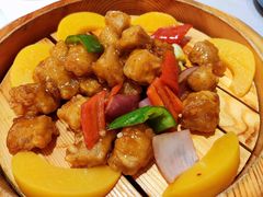冰镇蜜桃猪颈肉-山泉公馆酒家(珠江新城店)