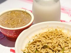 -肥肥虾庄·金牌油焖大虾(汉街SKP店)