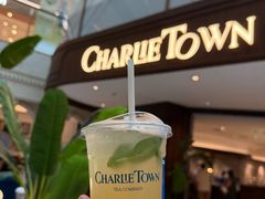 特调·意大利罗勒桃子冰茶-CHARLIETOWN红茶公司(南京万象天地店)