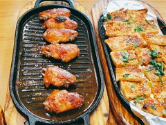 料理烤焦香翅中-老东镇啤酒屋海鲜加工·蒸汽海鲜·海鲜烧烤(台东店)