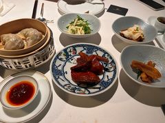 脆皮妙龄鸽-荣轩(新荣记环球金融中心店)