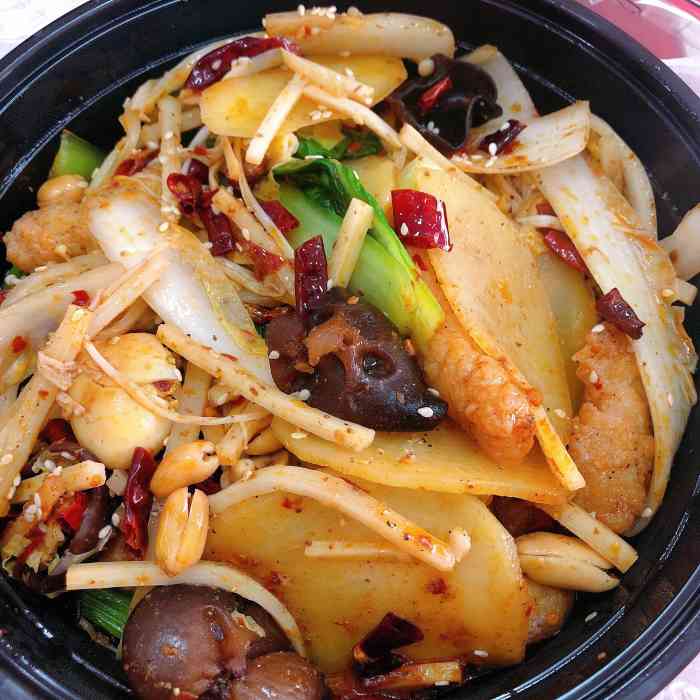 打分 这家麻辣香锅好吃又干净,分量很大,一个人吃撑了,点的少麻多辣