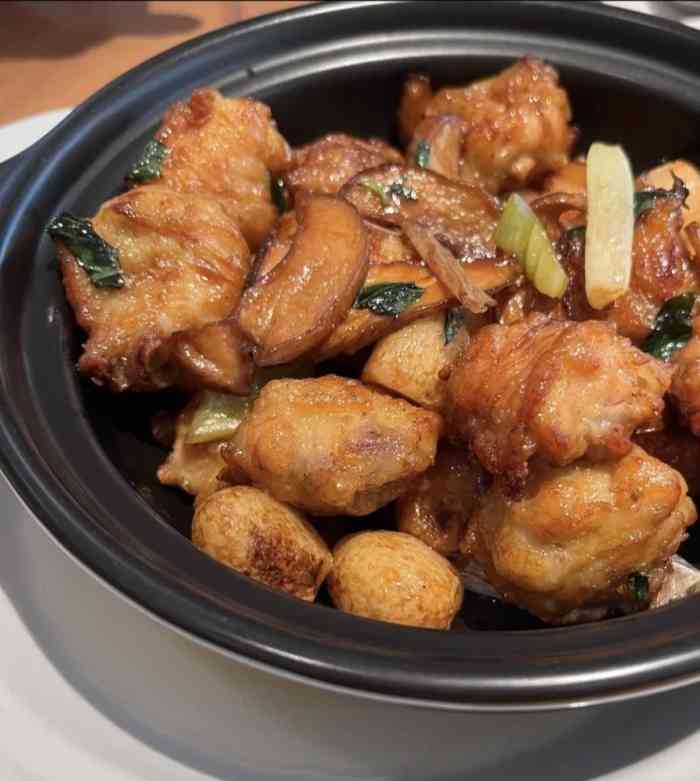 第一次吃曼玉是三年前一直都比较喜欢融合餐厅菜品没有那么单一情侣