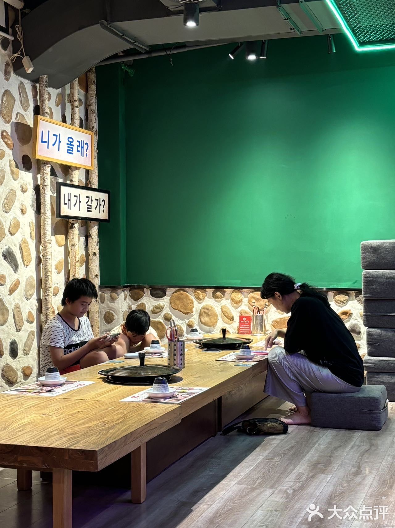 卧卧卧…吃个烤肉竟然烧起来了