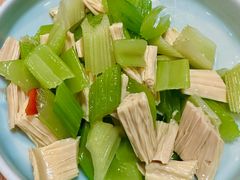 西芹拌腐竹-宏状元现熬粥·京味菜(黄寺大街店)