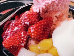 草莓冰沙-鲜芋仙(太原街万达店)