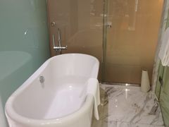 -上海滴水湖皇冠假日酒店