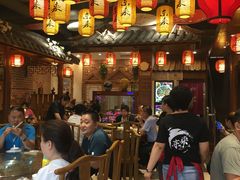 大堂-东来菜馆•手抓海鲜家常菜•海鲜锅贴(鸽子窝店)