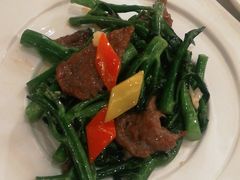 拍蒜芥兰炒牛肉-酌宴府The China Club·广州万富希尔顿酒店(云城东路店)