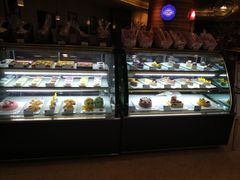 面包甜点陈列柜-元一希尔顿酒店·禅自助餐厅·啤酒花园