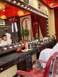 -东方先生国潮男士理发馆