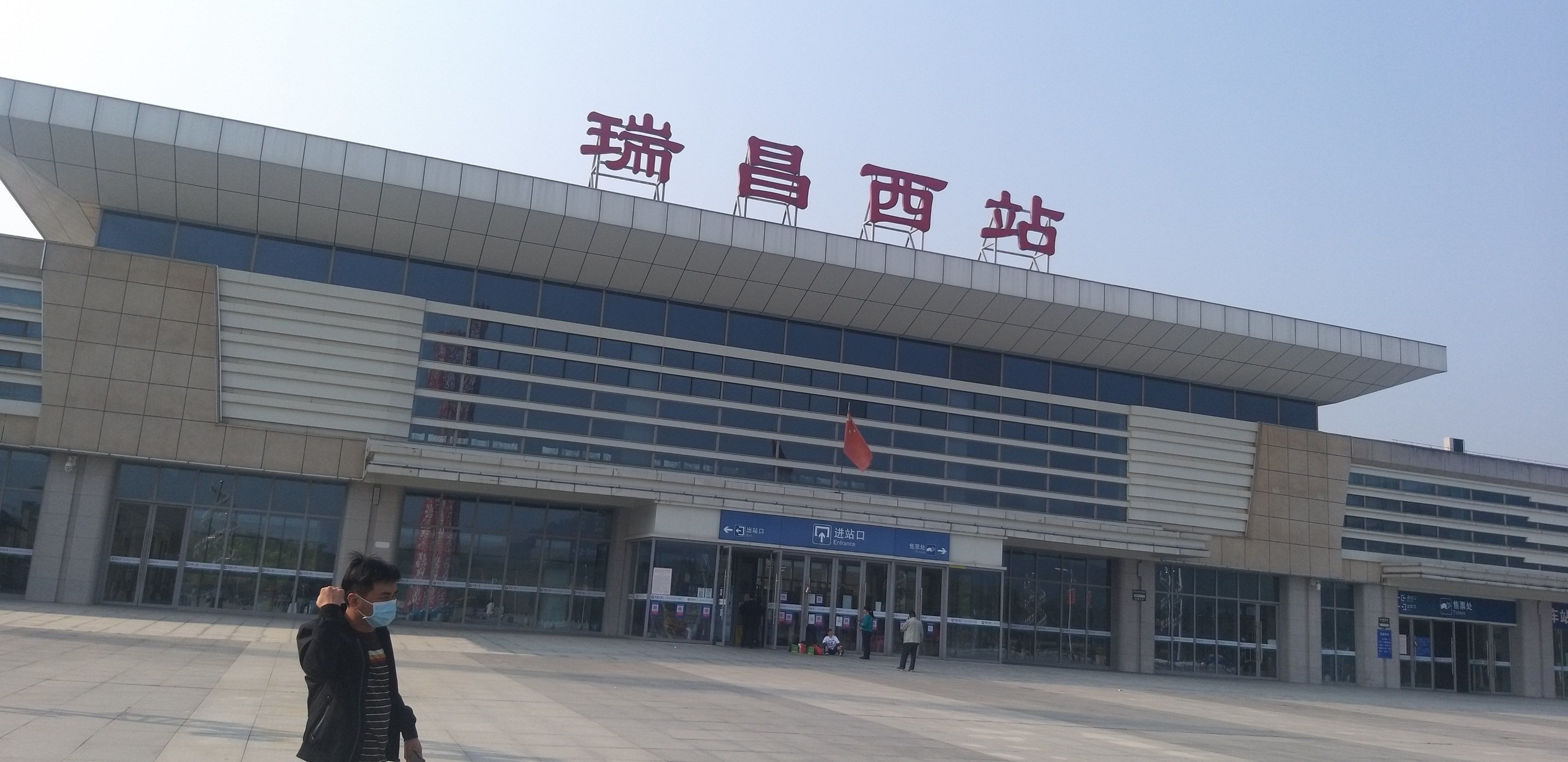 换个角度,高铁站也很美