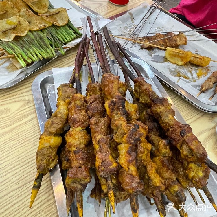 新疆老板开的新疆烧烤 烤馕好美味