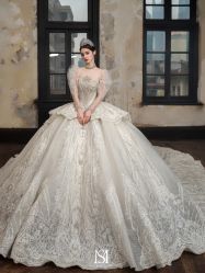 -Renee芮亦婚纱(原丽莎)