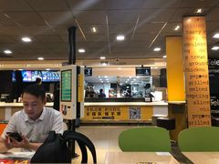 大堂-麦当劳(萧山国际机场T3航站楼店)