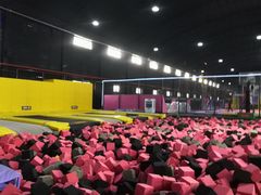 -嘿哟动霸CHUA·新潮玩运动娱乐中心·蹦床滑冰团建乐园