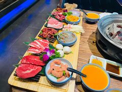 一米黑牛十二拼拼盘-明洞阿姨·韩式酱蟹烤肉·创意料理(三元桥店)