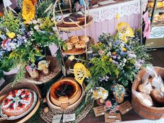 -Chom Cafe and Restaurant