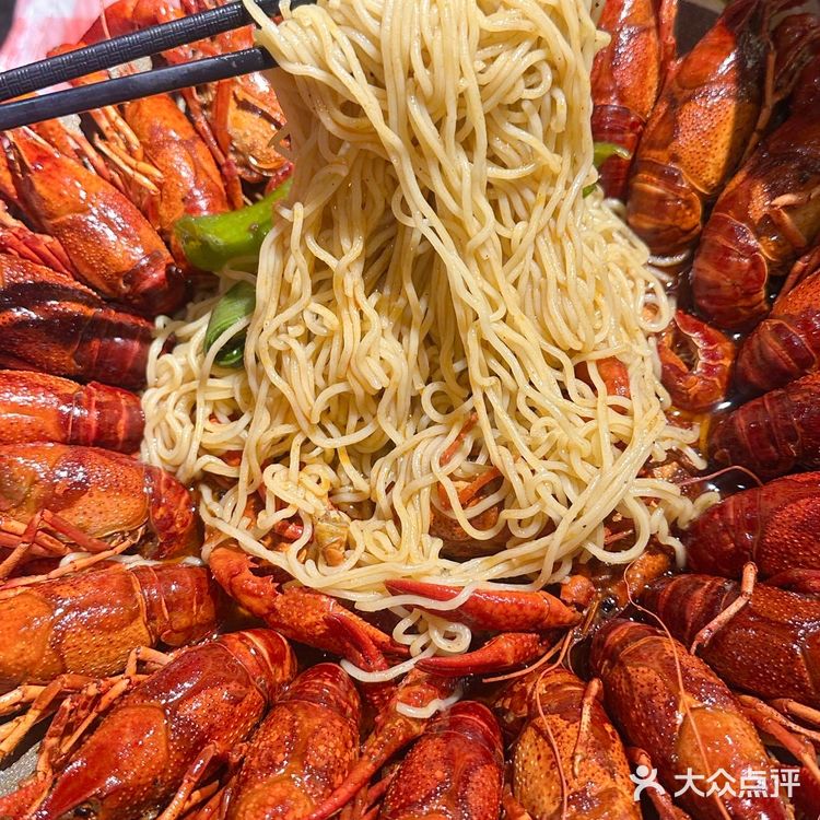 夏天就拉上姐妹来这炫虾！鲑记龙虾（磨街店）