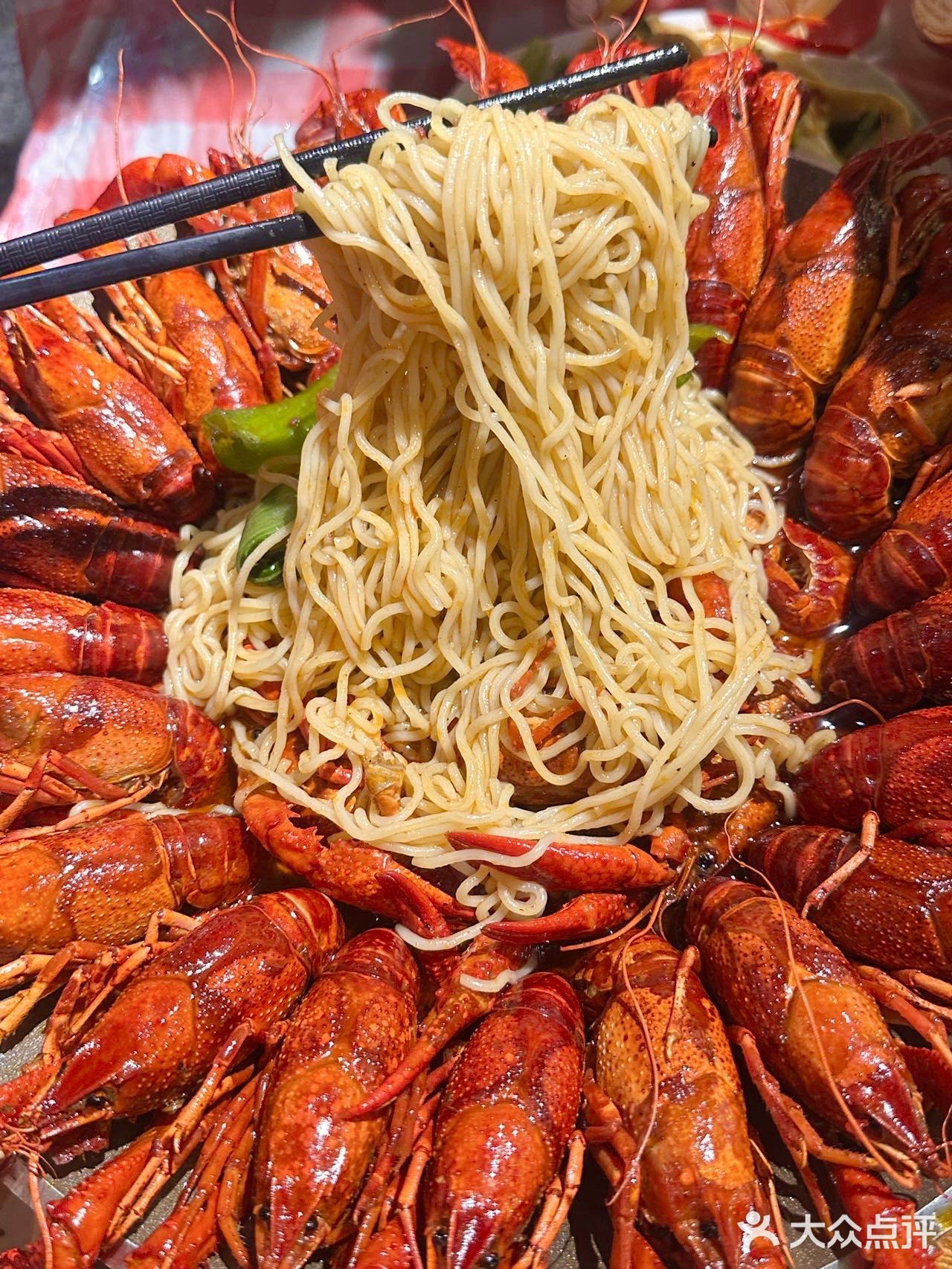 夏天就拉上姐妹来这炫虾！鲑记龙虾（磨街店）