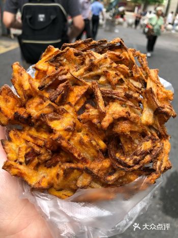 江汉路地铁C口附近!鸳鸯面窝又枯又脆好好次.