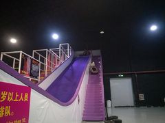 -嘿哟动霸CHUA·新潮玩运动娱乐中心·蹦床滑冰团建乐园