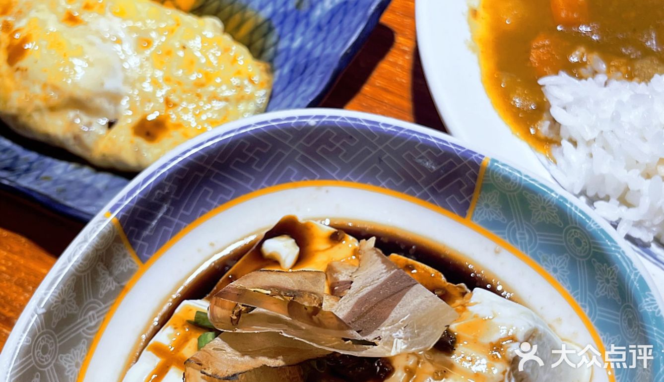 在外面夜市随便吃吃也不止这个价钱呢