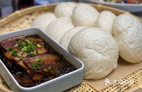 Braised Pork Steamed Bun