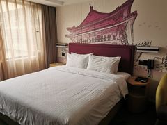 大床房-西安钟楼北大街希尔顿欢朋酒店