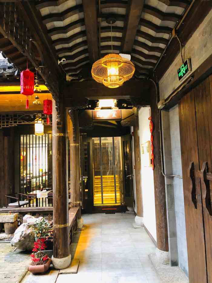 六朝松茶馆(老门东店)-"隐藏在老门东巷子里的一家茶馆,闹中取静的.