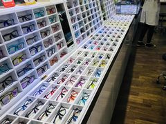 -臻美视爵眼镜·明月·依视路·蔡司折扣店(广渠门店)