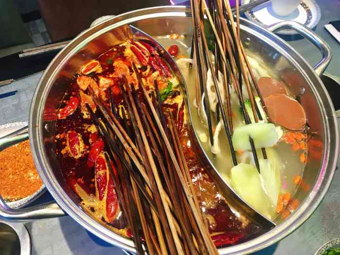 龙签串串火锅(江南大道店)-"周日中午,闺蜜95在江南西做完护理98