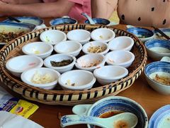 -包整·丝娃娃(一览甲秀楼风景店)