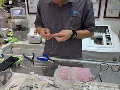 -美式眼镜·授权蔡司.依视路.尼康.豪雅.明月(人民广场店)