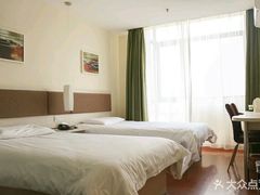 -莫泰酒店(上海虹桥北新泾地铁站天山路店)