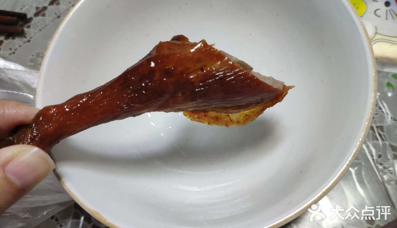 一口咬下去满嘴都是油，香喷喷的特别下饭