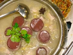 五花肉酸菜血肠锅-小俩口烧烤东北菜(双井店)