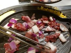 -山野的朋友露营炭火烤肉