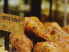 焦糖牛角包-PAPER STONE BAKERY(天环店)