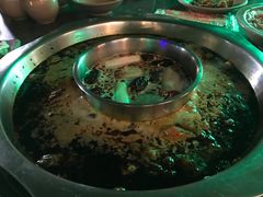 -茅草房·河畔园林火锅