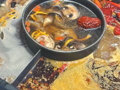 -老牌坊云南鱼豆花火锅(哈西万达店)