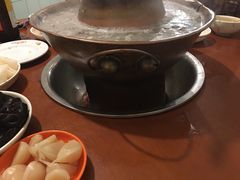 -洞庭洲·防空洞火锅·烧烤·铜锅涮肉(新百广场店)