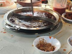 -茅草房·河畔园林火锅